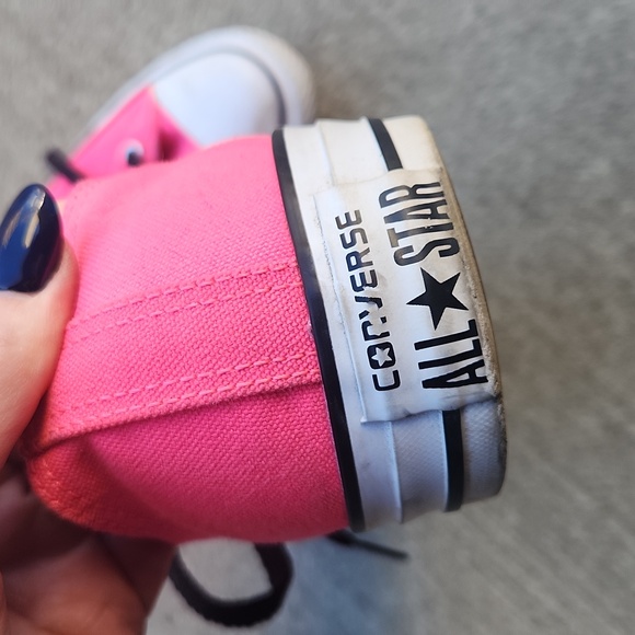 NEON PINK converse - Picture 7 of 9